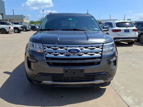 Used 2019 Ford Explorer XLT FWD image 4