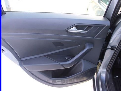 Used 2025 Volkswagen Jetta Sport image 21