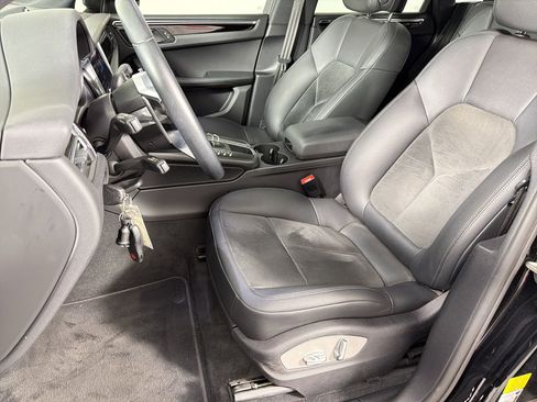 Certified 2021 Porsche Macan image 5