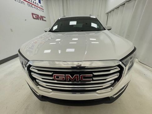 Used 2022 GMC Terrain SLT AWD/4WD image 2