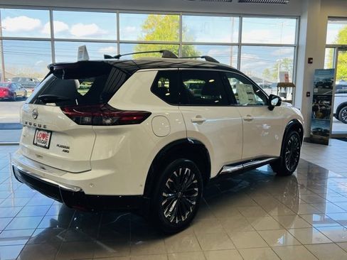 New 2026 Nissan Rogue Platinum image 18