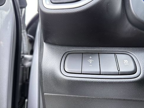 Used 2025 Hyundai Venue SEL FWD image 35