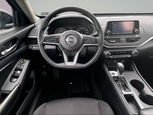 Used 2022 Nissan Altima 2.5 S FWD image 8