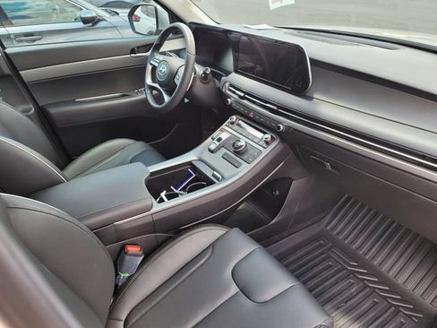 Used 2025 Hyundai Palisade SEL FWD image 3