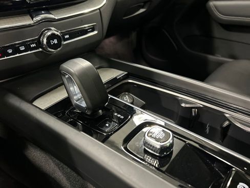 Certified 2025 Volvo XC60 B5 Plus image 19