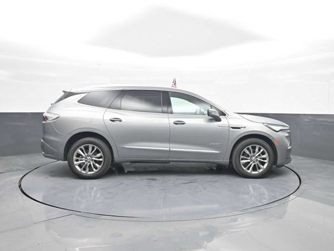 Used 2024 Buick Enclave Avenir AWD/4WD image 9