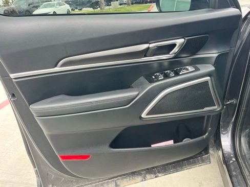 Used 2025 Kia Telluride S FWD image 8