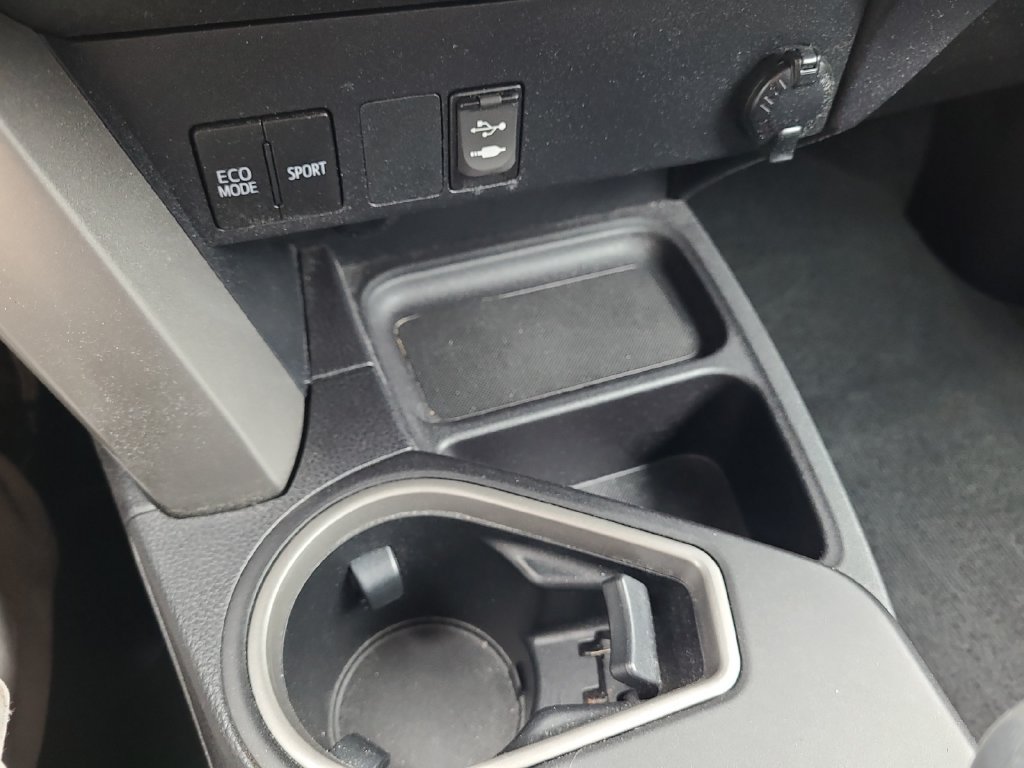 Used 2018 Toyota RAV4 LE AWD/4WD image 23