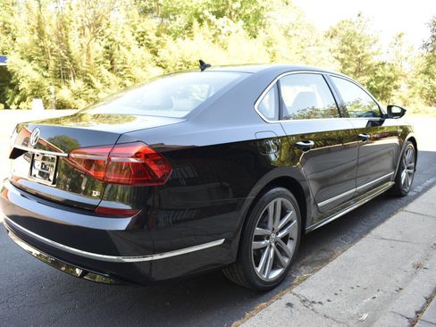 Used 2017 Volkswagen Passat 1.8T R-Line FWD image 3