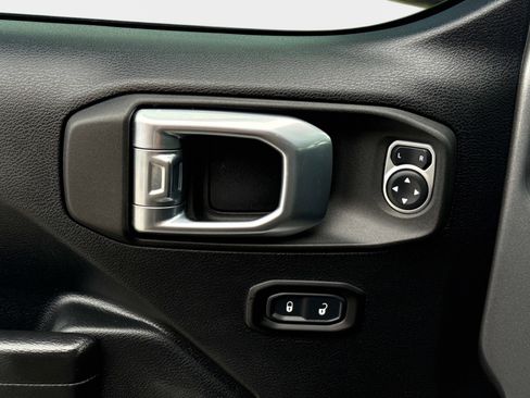 Certified 2021 Jeep Wrangler Unlimited Rubicon w/ Cold Weather Group image 19