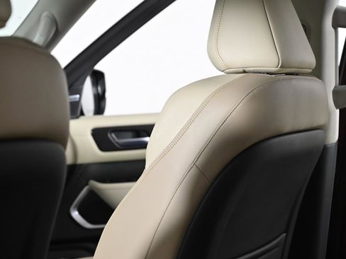 Used 2025 Nissan Armada Platinum image 29