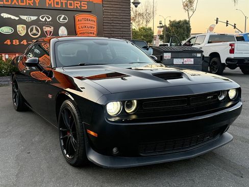 Used 2016 Dodge Challenger SRT RWD image 21