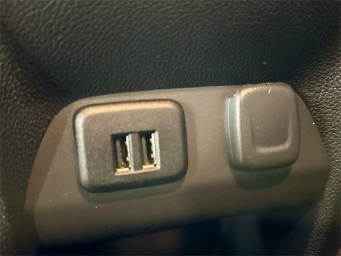 Used 2015 Chevrolet Colorado Z71 image 28