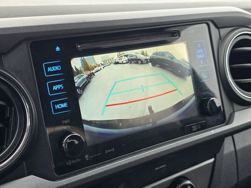 Used 2018 Toyota Tacoma TRD Off-Road image 33