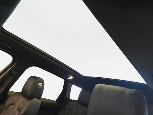 Used 2017 Land Rover Range Rover Sport HSE image 32