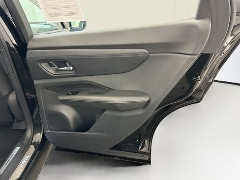 Used 2024 Nissan Ariya AWD image 31