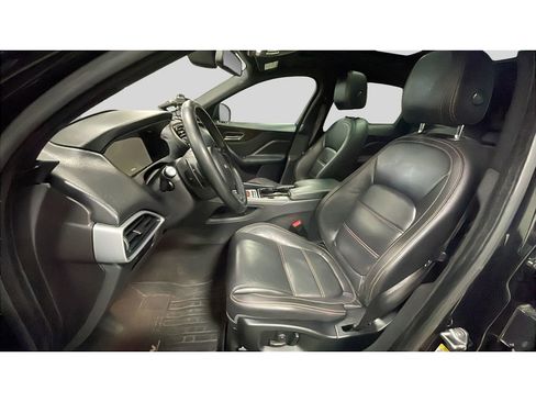 Used 2017 Jaguar F-PACE Prestige image 12