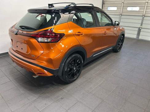 Used 2023 Nissan Kicks SR w/ SR Premium Package FWD image 3
