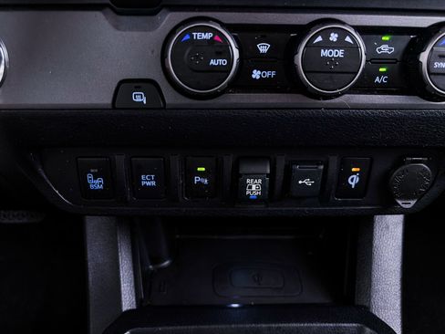 Used 2021 Toyota Tacoma TRD Sport w/ Technology Package RWD image 28
