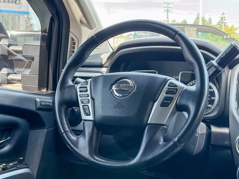 Used 2019 Nissan Titan PRO-4X w/ Pro-4x Convenience Package AWD/4WD image 19