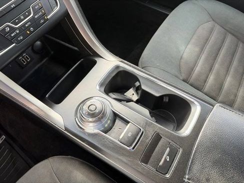 Used 2019 Ford Fusion SE FWD image 27