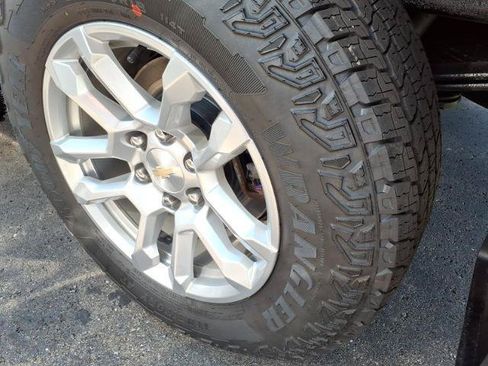 Used 2024 Chevrolet Silverado 1500 LT AWD/4WD image 29
