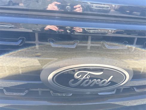 Used 2023 Ford F250 XLT w/ Black Appearance Package image 4