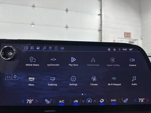 Used 2025 Chevrolet Traverse Z71 AWD/4WD image 28