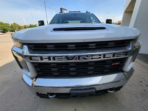 Used 2022 Chevrolet Silverado 2500 LT w/ Convenience Package AWD/4WD image 2