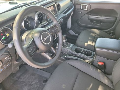 Used 2023 Jeep Wrangler Unlimited image 18