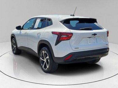 Used 2024 Chevrolet Trax RS w/ Driver Confidence Package image 4