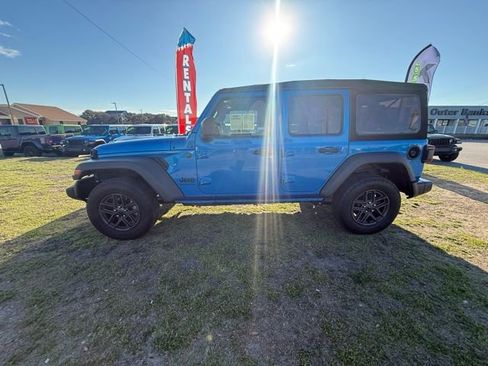 Used 2024 Jeep Wrangler Sport S image 4