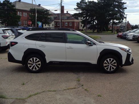 Certified 2025 Subaru Outback Premium AWD/4WD image 4