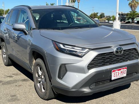 Used 2025 Toyota RAV4 XLE AWD/4WD image 3