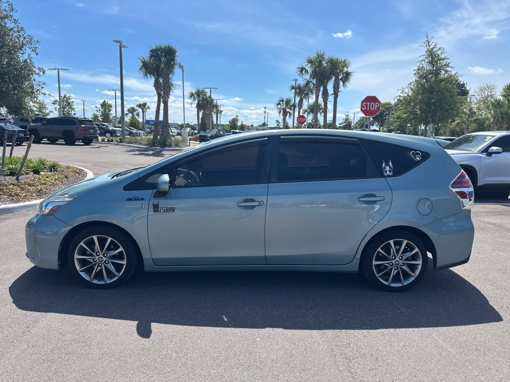 Used 2017 Toyota Prius V Five FWD image 3