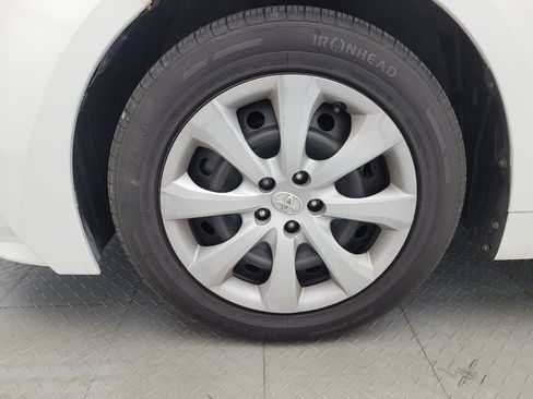 Used 2020 Toyota Corolla LE image 31