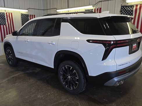New 2026 Chevrolet Traverse LT w/ Sun and Wheel Package AWD/4WD image 2