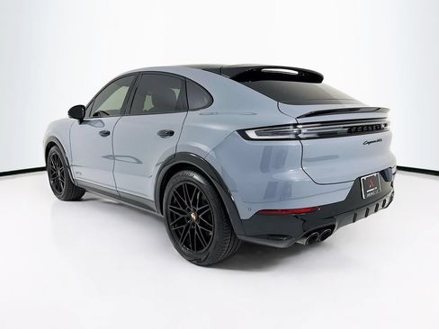 Certified 2025 Porsche Cayenne GTS AWD/4WD image 3