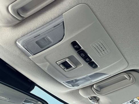 Used 2020 Toyota Corolla LE image 30