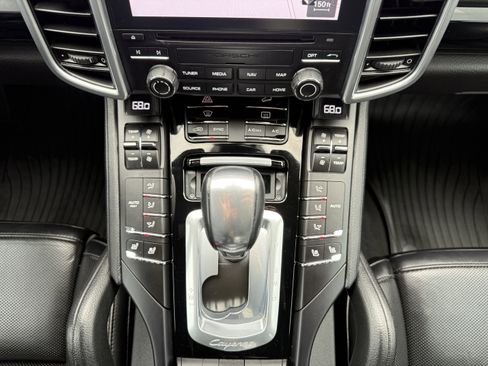 Used 2018 Porsche Cayenne S Platinum image 23