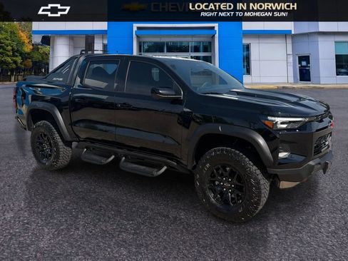 Certified 2025 Chevrolet Colorado ZR2 w/ Midnight Edition AWD/4WD image 3