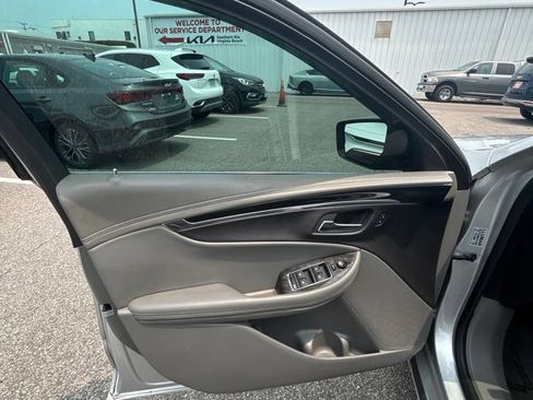 Used 2015 Chevrolet Impala LT FWD image 11