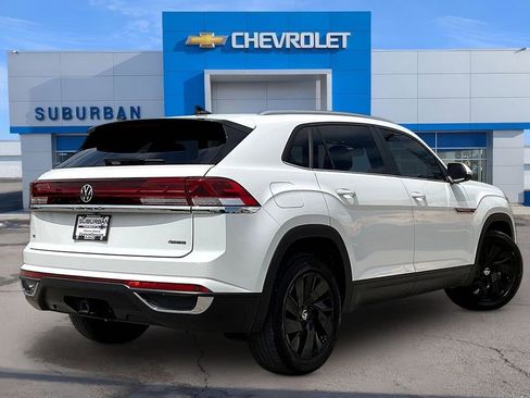 Used 2024 Volkswagen Atlas Cross Sport SE w/ Panoramic Sunroof Package AWD/4WD image 2