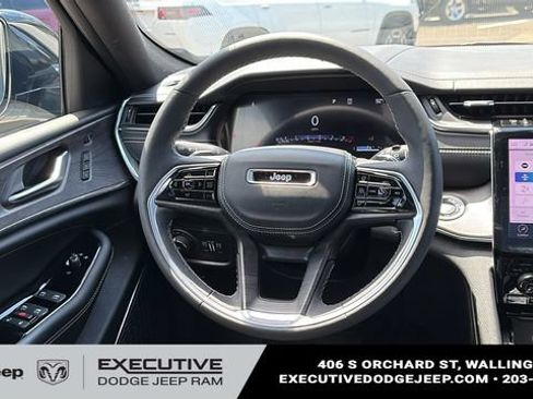 Used 2023 Jeep Grand Cherokee Overland w/ Luxury Tech Group IV AWD/4WD image 25