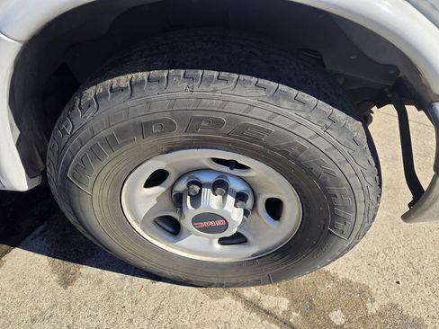 Used 2016 GMC Savana 3500 LS image 27