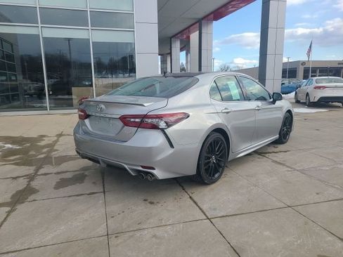 Used 2021 Toyota Camry XSE image 7