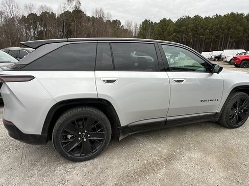 Used 2024 Jeep Wagoneer Launch Edition image 8