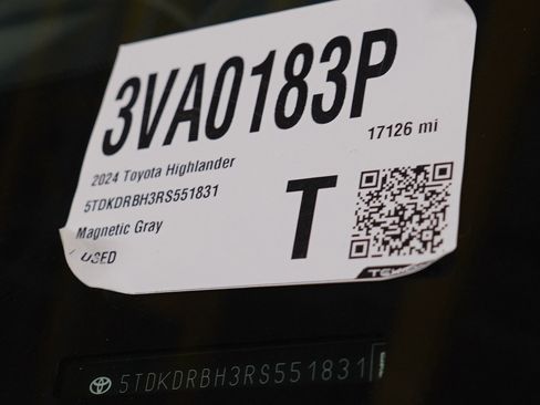 Used 2024 Toyota Highlander Limited AWD/4WD image 32