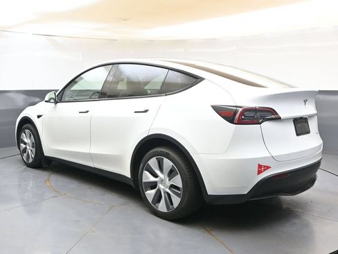 Used 2023 Tesla Model Y Long Range AWD/4WD image 3