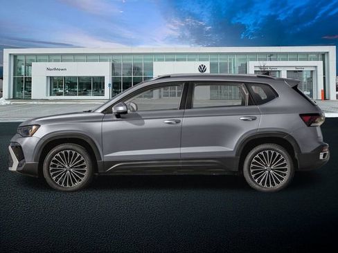 New 2025 Volkswagen Taos SE w/ Panoramic Sunroof Package image 3